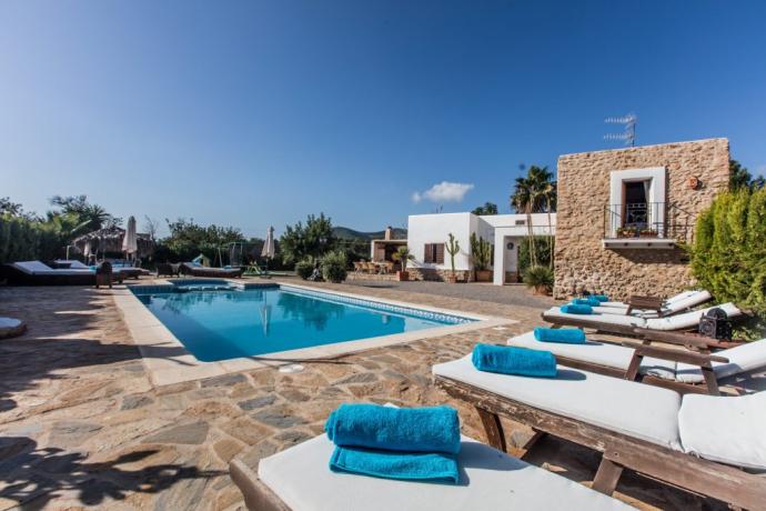 Villa Can Skye Morna Ibiza te huur, villa voor 10 personen met zwembad