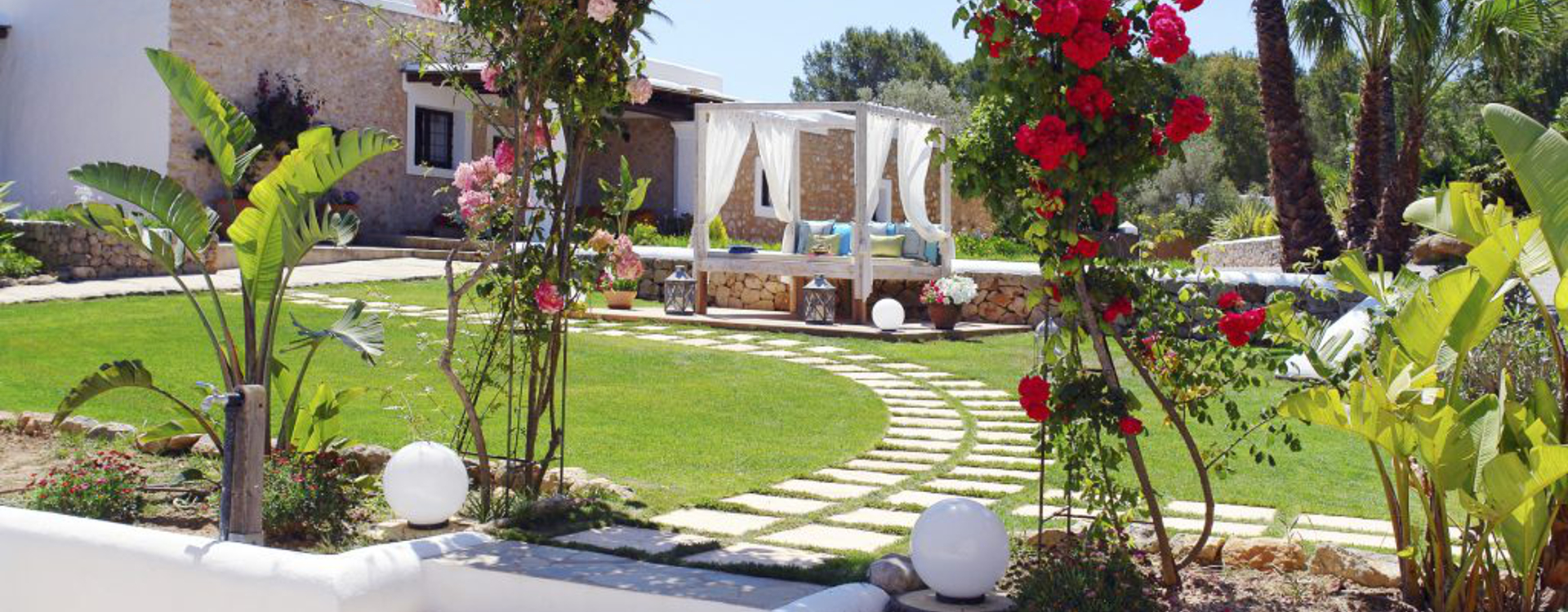 villa met grote tuin en zwembad