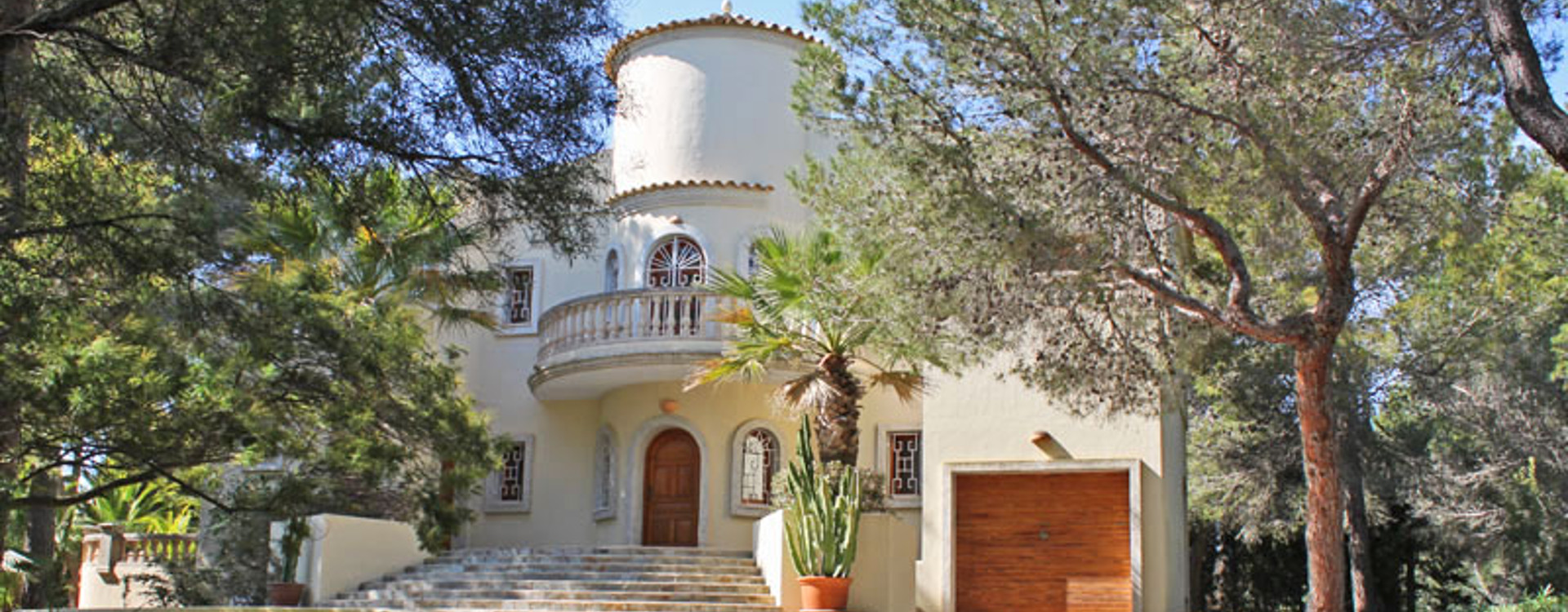 Villa Llenya te huur op ibiza - zijaanzicht 