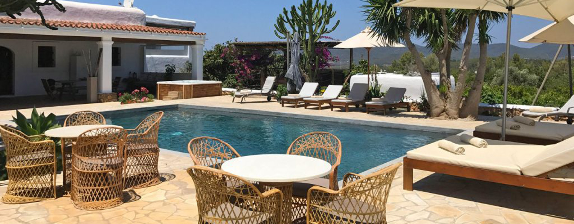 villa garden and swimming pool