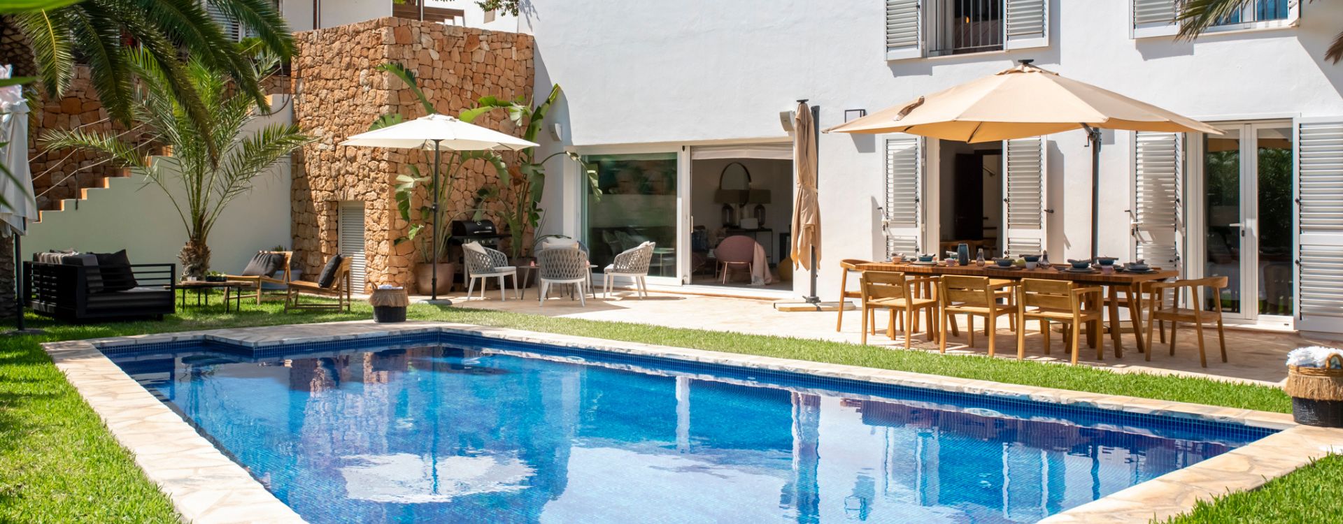 Luxurious holiday home in Cap Martinet, Villa Natalie. 